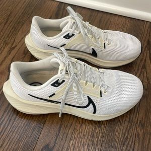 NIKE PEGASUS 40 SIZE 7.5